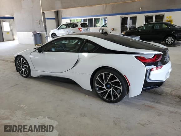 ✅ 2015 BMW i8 • VIN: WBY2Z2C52FV391941 • Лот: 61434155. Опубликован ранее на Copart с пробегом 19 334 миль. Бесплатный доступ к архиву аукционных продаж из США и подробный отчёт об истории автомобиля на DreamBid. Изображение 2.