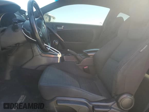 ✅ 2013 Hyundai Genesis Coupe Premium • VIN: KMHHT6KDXDU092323 • Lot: 47131065. Wystawiony na Copart z przebiegiem 144 850 mil. Bezpłatny archiwum sprzedaży aukcyjnych z USA i szczegółowy raport historii pojazdu na DreamBid. Zdjęcie 7.