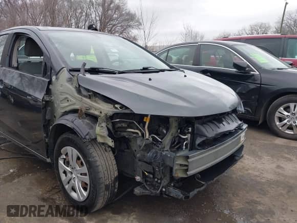 2017 Chevrolet Sonic LS с VIN 1G1JA5SH0H4139995, выставлен на аукционе IAAI как лот 41697859 с пробегом 132 018 миль миль и . История ставок и продаж доступна на DreamBid. Изображение 6.