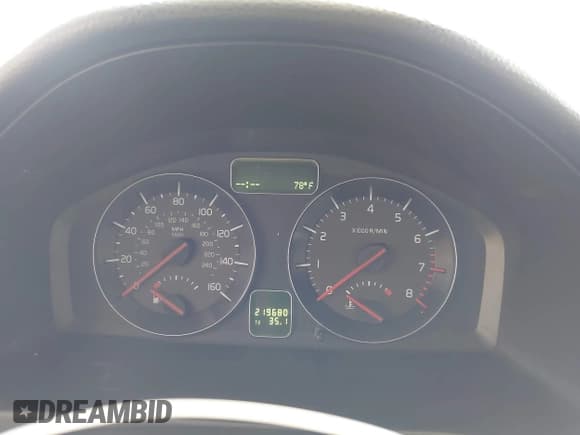 ✅ 2010 Volvo C70 • VIN: YV1672MC2AJ090165 • Lot: 42279497. Listed on IAAI with 219,680 mi. Free auction sales archive from the USA and detailed vehicle history report at DreamBid. Image 7.