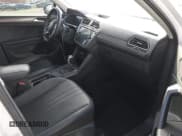 ✅ 2024 Volkswagen Tiguan SE • VIN: 3VV3B7AX6RM062915 • Lot: 43500920. Wystawiony na IAAI z przebiegiem 24 051 mil. Bezpłatny archiwum sprzedaży aukcyjnych z USA i szczegółowy raport historii pojazdu na DreamBid. Zdjęcie 5.