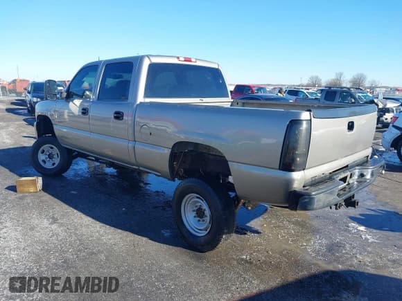 ✅ 2002 Chevrolet Silverado 2500HD LS • VIN: 1GCHK23UX2F125028 • Лот: 41331035. Опубликован ранее на IAAI с пробегом 238 031 миль. Бесплатный доступ к архиву аукционных продаж из США и подробный отчёт об истории автомобиля на DreamBid. Изображение 3.