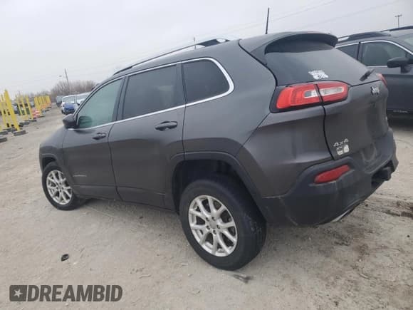 ✅ 2016 Jeep Cherokee Latitude • VIN: 1C4PJMCS0GW332317 • Лот: 45308935. Опубликован ранее на Copart с пробегом 141 688 миль. Бесплатный доступ к архиву аукционных продаж из США и подробный отчёт об истории автомобиля на DreamBid. Изображение 2.