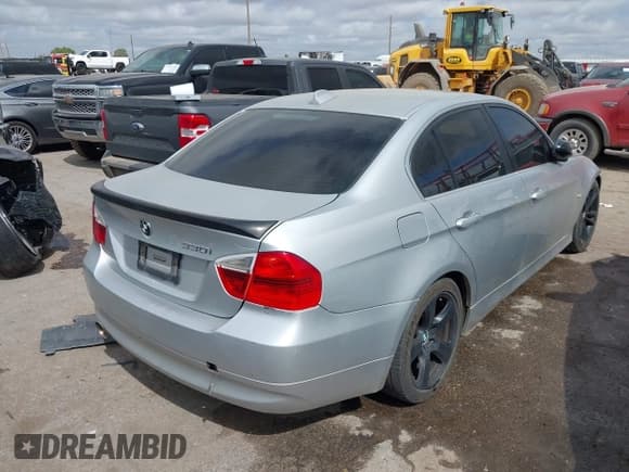 ✅ 2006 BMW 3 Series 330i • VIN: WBAVB33536PS13479 • Lot: 43107217. Listed on IAAI with Not provided. Free auction sales archive from the USA and detailed vehicle history report at DreamBid. Image 4.