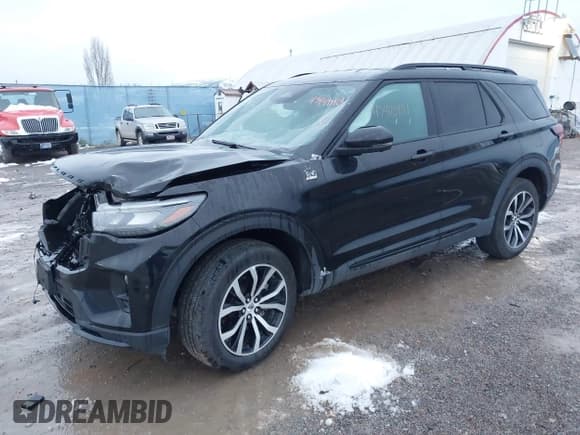 ✅ 2025 Ford Explorer ST-Line • VIN: 1FMUK8KH3SGB60361 • Lot: 43863977. Wystawiony na IAAI z przebiegiem 16 532 mil. Bezpłatny archiwum sprzedaży aukcyjnych z USA i szczegółowy raport historii pojazdu na DreamBid. Zdjęcie 2.