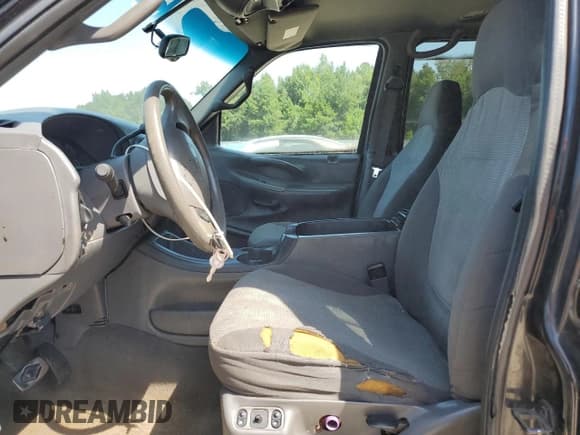 ✅ 2001 Ford Expedition XLT • VIN: 1FMRU15W41LA61829 • Лот: 70231705. Опубликован ранее на Copart с пробегом Не указан. Бесплатный доступ к архиву аукционных продаж из США и подробный отчёт об истории автомобиля на DreamBid. Изображение 7.