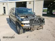 ✅ 2005 Chevrolet Suburban LS • VIN: 3GNFK16Z75G166803 • Lot: 81596215. Wystawiony na Copart z przebiegiem 165 985 mil. Bezpłatny archiwum sprzedaży aukcyjnych z USA i szczegółowy raport historii pojazdu na DreamBid. Zdjęcie 14.