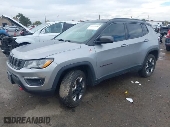 ✅ 2018 Jeep Compass Trailhawk • VIN: 3C4NJDDB4JT198785 • Lot: 43713042. Wystawiony na IAAI z przebiegiem 88 752 mil. Bezpłatny archiwum sprzedaży aukcyjnych z USA i szczegółowy raport historii pojazdu na DreamBid. Zdjęcie 17.