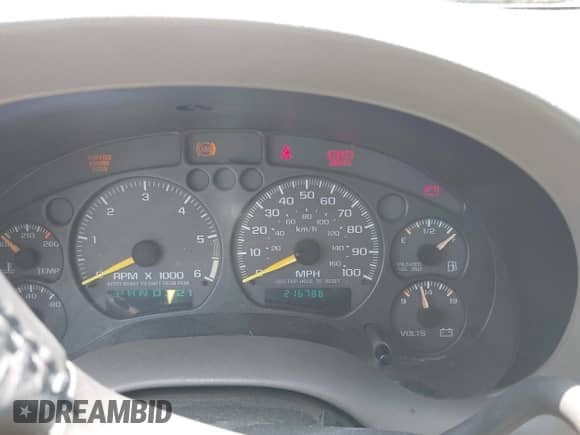 1999 Chevrolet Blazer LS z VIN 1GNCT18W3XK116060, wystawiony jako IAAI lot #42213762 z przebiegiem 216 788 mil mil oraz . Historia ofert i sprzedaży dostępna na DreamBid. Obrazek 7.