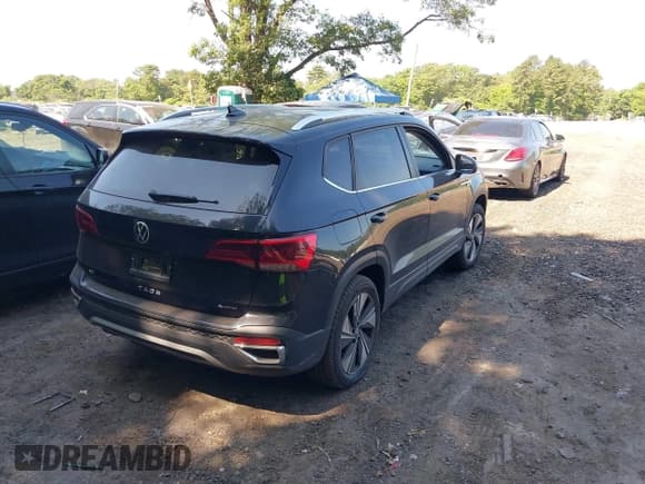 ✅ 2024 Volkswagen Taos SE • VIN: 3VVUX7B27RM089663 • Lot: 42471446. Listed on IAAI with 7,389 mi. Free auction sales archive from the USA and detailed vehicle history report at DreamBid. Image 4.