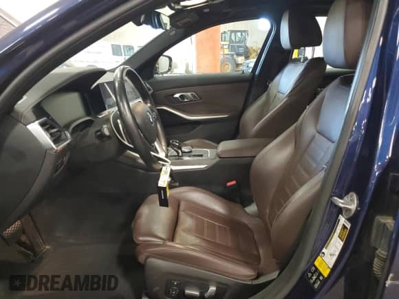 2020 BMW 3 Series 330i xDrive z VIN 3MW5R7J09L8B26187, wystawiony jako Copart lot #83956685 z przebiegiem 33 911 mil mil oraz Szkoda całkowita • Salvage title. Historia ofert i sprzedaży dostępna na DreamBid. Obrazek 7.