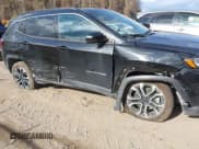 ✅ 2023 Jeep Compass (RED) Edition • VIN: 3C4NJDCN3PT558682 • Lot: 40799058. Wystawiony na IAAI z przebiegiem 8 786 mil. Bezpłatny archiwum sprzedaży aukcyjnych z USA i szczegółowy raport historii pojazdu na DreamBid. Zdjęcie 6.