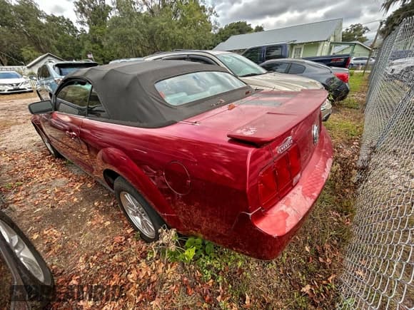 ✅ 2007 Ford Mustang Deluxe • VIN: 1ZVFT84N575262497 • Лот: 96198935. Опубликован ранее на Copart с пробегом 157 957 миль. Бесплатный доступ к архиву аукционных продаж из США и подробный отчёт об истории автомобиля на DreamBid. Изображение 3.