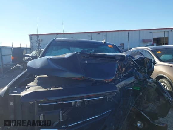 ✅ 2018 Chevrolet Silverado 2500HD LTZ • VIN: 1GC1KWEY1JF291090 • Lot: 43585181. Wystawiony na IAAI z przebiegiem 127 770 mil. Bezpłatny archiwum sprzedaży aukcyjnych z USA i szczegółowy raport historii pojazdu na DreamBid. Zdjęcie 10.