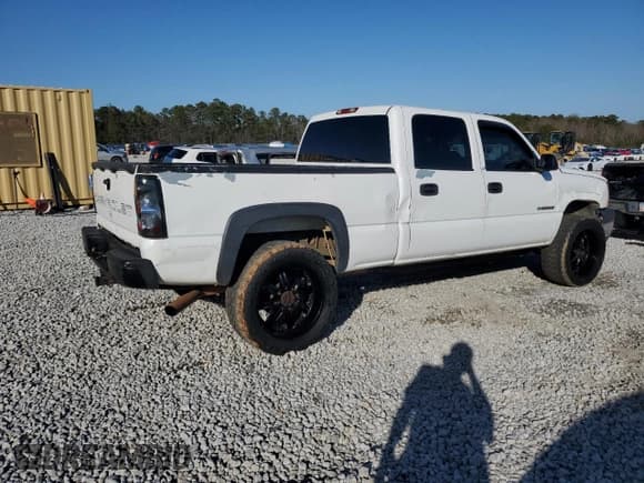 ✅ 2006 Chevrolet Silverado 2500HD Work Truck • VIN: 1GCHC23U86F252766 • Lot: 43647845. Wystawiony na Copart z przebiegiem 307 488 mil. Bezpłatny archiwum sprzedaży aukcyjnych z USA i szczegółowy raport historii pojazdu na DreamBid. Zdjęcie 3.