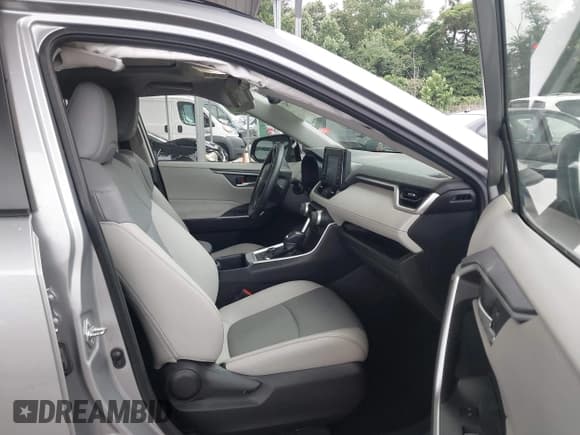 ✅ 2022 Toyota RAV4 Hybrid XLE Premium • VIN: JTMB6RFV0ND522710 • Лот: 42993752. Опубликован ранее на IAAI с пробегом 53 523 миль. Бесплатный доступ к архиву аукционных продаж из США и подробный отчёт об истории автомобиля на DreamBid. Изображение 5.