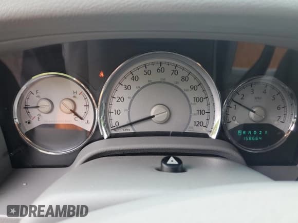 ✅ 2008 Chrysler Aspen Limited • VIN: 1A8HW58N68F142062 • Lot: 56842035. Listed on Copart with 158,664 mi. Free auction sales archive from the USA and detailed vehicle history report at DreamBid. Image 9.