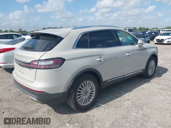 ✅ 2020 Lincoln Nautilus Standard • VIN: 2LMPJ6J95LBL09249 • Lot: 42106717. Wystawiony na IAAI z przebiegiem 33 243 mil. Bezpłatny archiwum sprzedaży aukcyjnych z USA i szczegółowy raport historii pojazdu na DreamBid. Zdjęcie 4.