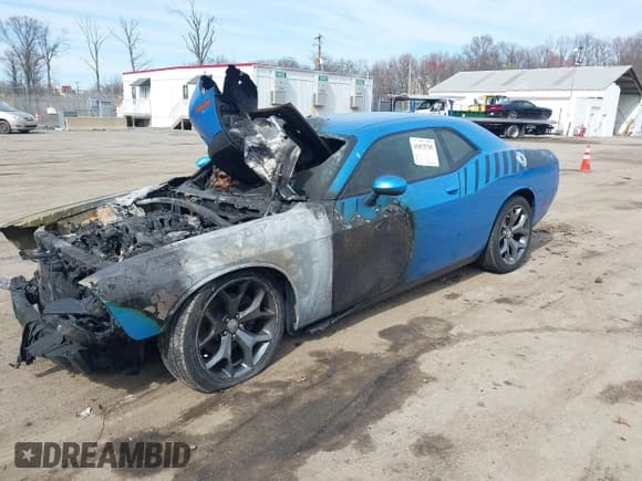 ✅ 2015 Dodge Challenger R/T • VIN: 2C3CDZAT3FH834884 • Lot: 41875785. Wystawiony na IAAI z przebiegiem Nie podano. Bezpłatny archiwum sprzedaży aukcyjnych z USA i szczegółowy raport historii pojazdu na DreamBid. Zdjęcie 2.