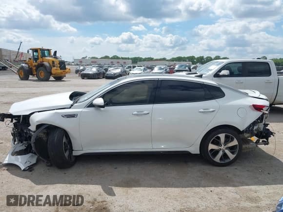 ✅ 2019 Kia Optima S • VIN: 5XXGT4L36KG356375 • Lot: 42664616. Wystawiony na IAAI z przebiegiem 74 245 mil. Bezpłatny archiwum sprzedaży aukcyjnych z USA i szczegółowy raport historii pojazdu na DreamBid. Zdjęcie 14.