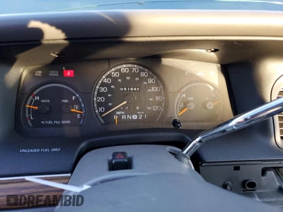 ✅ 1996 Ford Crown Victoria LX • VIN: 2FALP74W0TX205507 • Lot: 85310874. Listed on Copart with 51,646 mi. Free auction sales archive from the USA and detailed vehicle history report at DreamBid. Image 9.