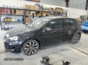 ✅ 2013 Volkswagen Golf GTI • VIN: WVWHD7AJ8DW034293 • Лот: 89883295. Опубликован ранее на Copart с пробегом 128 912 миль. Бесплатный доступ к архиву аукционных продаж из США и подробный отчёт об истории автомобиля на DreamBid. Изображение 1.