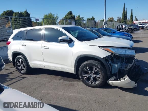 ✅ 2017 Toyota Highlander LE • VIN: 5TDZZRFH8HS190721 • Lot: 43401271. Wystawiony na IAAI z przebiegiem 160 834 mil. Bezpłatny archiwum sprzedaży aukcyjnych z USA i szczegółowy raport historii pojazdu na DreamBid. Zdjęcie 13.