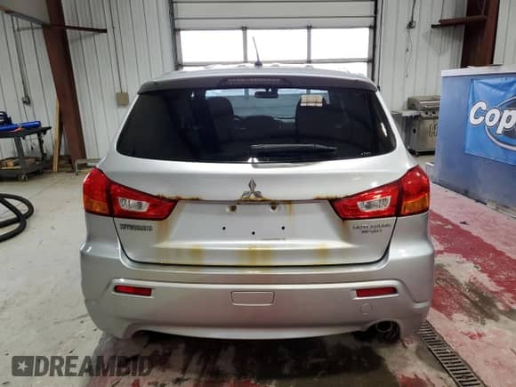 2011 Mitsubishi Outlander SE with VIN JA4AR4AUXBZ015133, listed as a Copart auction lot 87305455 with 98,270 mi miles and Clean title. Bid and sale history available at DreamBid. Image 6.