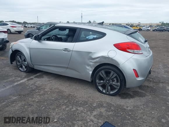 ✅ 2016 Hyundai Veloster • VIN: KMHTC6AD4GU276236 • Lot: 41357039. Wystawiony na IAAI z przebiegiem 48 243 mil. Bezpłatny archiwum sprzedaży aukcyjnych z USA i szczegółowy raport historii pojazdu na DreamBid. Zdjęcie 3.
