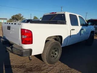 ✅ 2007 Chevrolet Silverado 1500 Work Truck • VIN: 3GCEC13C87G549055 • Lot: 43581764. Wystawiony na IAAI z przebiegiem 120 430 mil. Bezpłatny archiwum sprzedaży aukcyjnych z USA i szczegółowy raport historii pojazdu na DreamBid. Zdjęcie 4.