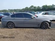 ✅ 2021 BMW 5 Series M550i xDrive • VIN: WBA13BK06MCF22835 • Lot: 42873216. Wystawiony na IAAI z przebiegiem 56 219 mil. Bezpłatny archiwum sprzedaży aukcyjnych z USA i szczegółowy raport historii pojazdu na DreamBid. Zdjęcie 13.
