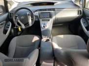 ✅ 2013 Toyota Prius One • VIN: JTDKN3DU3D5622531 • Lot: 64431795. Wystawiony na Copart z przebiegiem 170 010 mil. Bezpłatny archiwum sprzedaży aukcyjnych z USA i szczegółowy raport historii pojazdu na DreamBid. Zdjęcie 8.