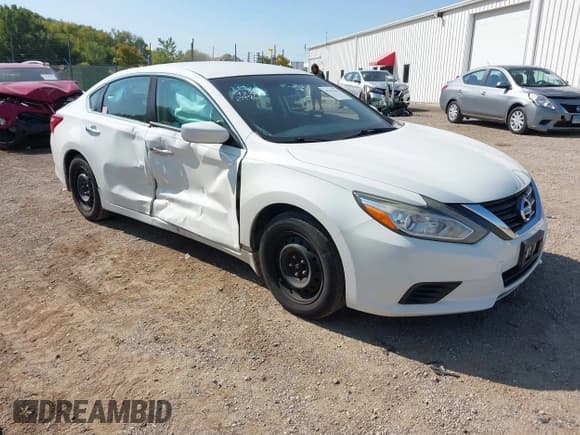 ✅ 2017 Nissan Altima S • VIN: 1N4AL3AP7HC136280 • Lot: 43167614. Wystawiony na IAAI z przebiegiem 180 900 mil. Bezpłatny archiwum sprzedaży aukcyjnych z USA i szczegółowy raport historii pojazdu na DreamBid. Zdjęcie 1.