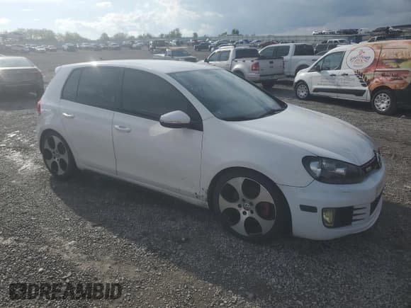 ✅ 2013 Volkswagen Golf GTI Driver's Edition • VIN: WVWHV7AJ9DW140555 • Лот: 54576625. Опубликован ранее на Copart с пробегом 102 829 миль. Бесплатный доступ к архиву аукционных продаж из США и подробный отчёт об истории автомобиля на DreamBid. Изображение 4.