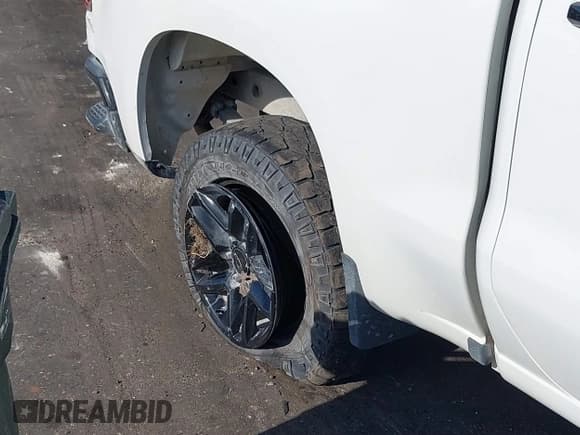 ✅ 2020 Chevrolet Silverado 1500 LT Trail Boss • VIN: 1GCPYFED0LZ269489 • Lot: 41886733. Wystawiony na IAAI z przebiegiem 71 414 mil. Bezpłatny archiwum sprzedaży aukcyjnych z USA i szczegółowy raport historii pojazdu na DreamBid. Zdjęcie 6.