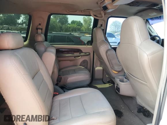 ✅ 2004 Ford Excursion Limited • VIN: 1FMNU42P34EB83409 • Lot: 58398735. Wystawiony na Copart z przebiegiem 170 741 mil. Bezpłatny archiwum sprzedaży aukcyjnych z USA i szczegółowy raport historii pojazdu na DreamBid. Zdjęcie 11.