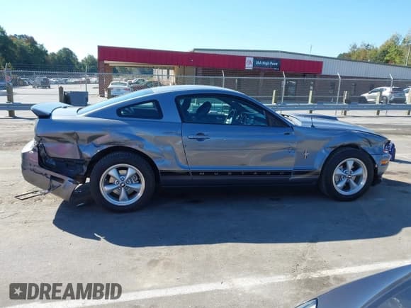 ✅ 2007 Ford Mustang Deluxe • VIN: 1ZVFT80N075279472 • Lot: 43406077. Listed on IAAI with 121,202 mi. Free auction sales archive from the USA and detailed vehicle history report at DreamBid. Image 14.