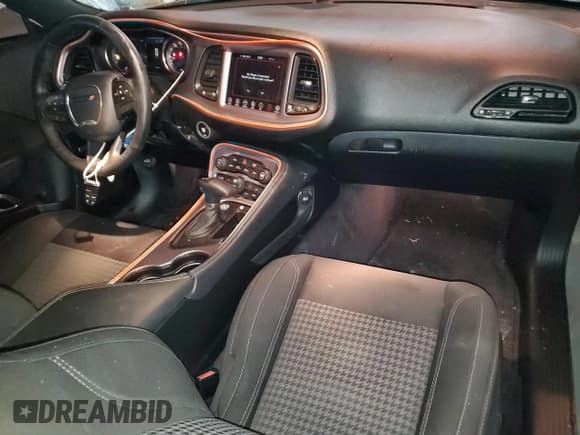 ✅ 2017 Dodge Challenger SXT • VIN: 2C3CDZAG3HH613243 • Lot: 69841592. Wystawiony na Copart z przebiegiem 49 940 mil. Bezpłatny archiwum sprzedaży aukcyjnych z USA i szczegółowy raport historii pojazdu na DreamBid. Zdjęcie 8.