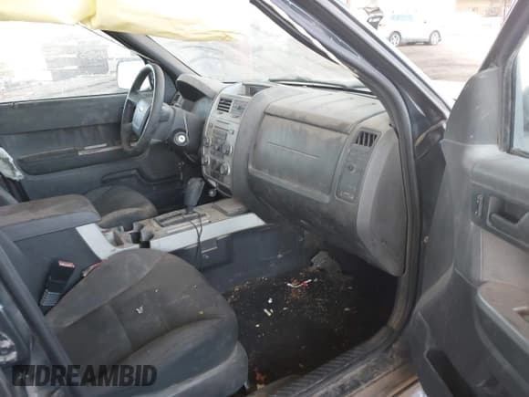 ✅ 2008 Ford Escape XLT • VIN: 1FMCU03168KC82999 • Lot: 42939758. Wystawiony na IAAI z przebiegiem 221 903 mil. Bezpłatny archiwum sprzedaży aukcyjnych z USA i szczegółowy raport historii pojazdu na DreamBid. Zdjęcie 5.