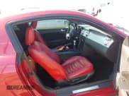 ✅ 2005 Ford Mustang GT Deluxe • VIN: 1ZVHT82H555212329 • Lot: 43323586. Wystawiony na IAAI z przebiegiem 98 199 mil. Bezpłatny archiwum sprzedaży aukcyjnych z USA i szczegółowy raport historii pojazdu na DreamBid. Zdjęcie 5.