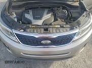 ✅ 2014 Kia Sorento EX • VIN: 5XYKUDA73EG458651 • Лот: 95087555. Опубликован ранее на Copart с пробегом 176 920 миль. Бесплатный доступ к архиву аукционных продаж из США и подробный отчёт об истории автомобиля на DreamBid. Изображение 12.