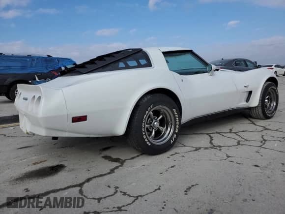 1978 Chevrolet Corvette z VIN 1Z87L8S425311, wystawiony jako Copart lot #41871705 z przebiegiem 71 787 mil mil oraz Szkoda całkowita • Salvage title. Historia ofert i sprzedaży dostępna na DreamBid. Obrazek 3.