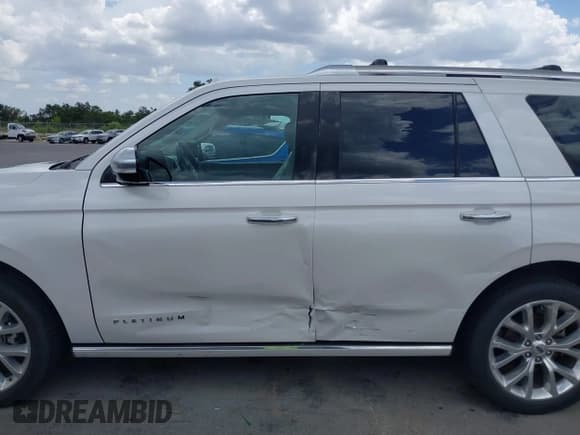 ✅ 2019 Ford Expedition Platinum • VIN: 1FMJU1MT6KEA04039 • Lot: 42896955. Wystawiony na IAAI z przebiegiem 62 708 mil. Bezpłatny archiwum sprzedaży aukcyjnych z USA i szczegółowy raport historii pojazdu na DreamBid. Zdjęcie 14.