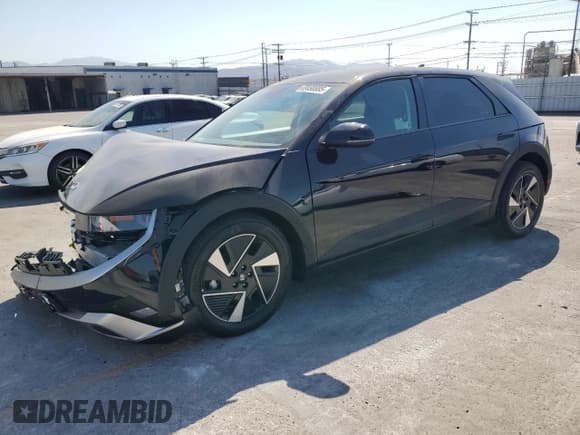 ✅ 2025 Hyundai Ioniq 5 SE • VIN: 7YAKM4DA4SY019185 • Лот: 68490885. Опубликован ранее на Copart с пробегом 180 миль. Бесплатный доступ к архиву аукционных продаж из США и подробный отчёт об истории автомобиля на DreamBid. Изображение 1.