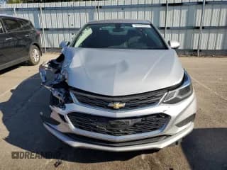 ✅ 2017 Chevrolet Cruze LT • VIN: 1G1BE5SM1H7241181 • Lot: 82455525. Wystawiony na Copart z przebiegiem 153 636 mil. Bezpłatny archiwum sprzedaży aukcyjnych z USA i szczegółowy raport historii pojazdu na DreamBid. Zdjęcie 5.