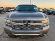 ✅ 2012 Chevrolet Suburban LTZ • VIN: 1GNSKKE73CR272456 • Lot: 90931265. Wystawiony na Copart z przebiegiem 209 547 mil. Bezpłatny archiwum sprzedaży aukcyjnych z USA i szczegółowy raport historii pojazdu na DreamBid. Zdjęcie 5.