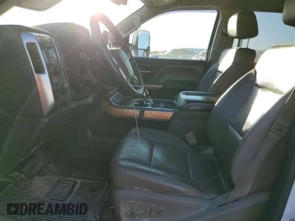 2015 Chevrolet Silverado 3500HD LTZ z VIN 1GC4K0C88FF515007, wystawiony jako Copart lot #77905274 z przebiegiem 290 894 mil mil oraz Szkoda całkowita • Salvage title. Historia ofert i sprzedaży dostępna na DreamBid. Obrazek 7.