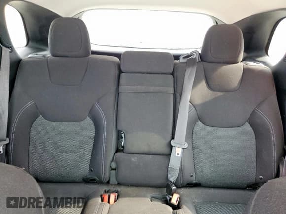 ✅ 2019 Jeep Cherokee Latitude • VIN: 1C4PJLCBXKD326541 • Lot: 93253775. Wystawiony na Copart z przebiegiem 119 873 mil. Bezpłatny archiwum sprzedaży aukcyjnych z USA i szczegółowy raport historii pojazdu na DreamBid. Zdjęcie 10.