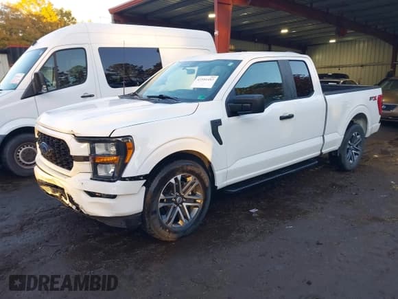 ✅ 2023 Ford F-150 XL • VIN: 1FTEX1CP5PKD77907 • Lot: 43580483. Wystawiony na IAAI z przebiegiem 13 387 mil. Bezpłatny archiwum sprzedaży aukcyjnych z USA i szczegółowy raport historii pojazdu na DreamBid. Zdjęcie 2.