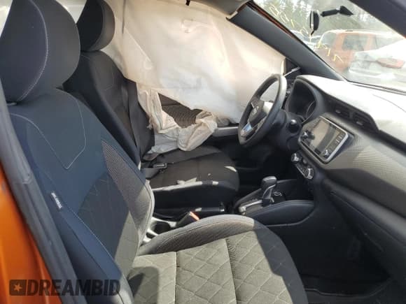 ✅ 2018 Nissan Kicks S • VIN: 3N1CP5CU9JL530821 • Lot: 71975755. Wystawiony na Copart z przebiegiem 136 031 mil. Bezpłatny archiwum sprzedaży aukcyjnych z USA i szczegółowy raport historii pojazdu na DreamBid. Zdjęcie 7.